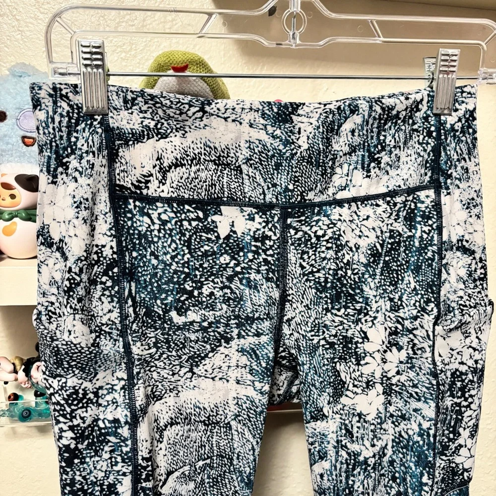Lululemon Speed Up Tight *Full-On Luxtreme 28"
Wildwood Multi Size 6 - Picture 4 of 11